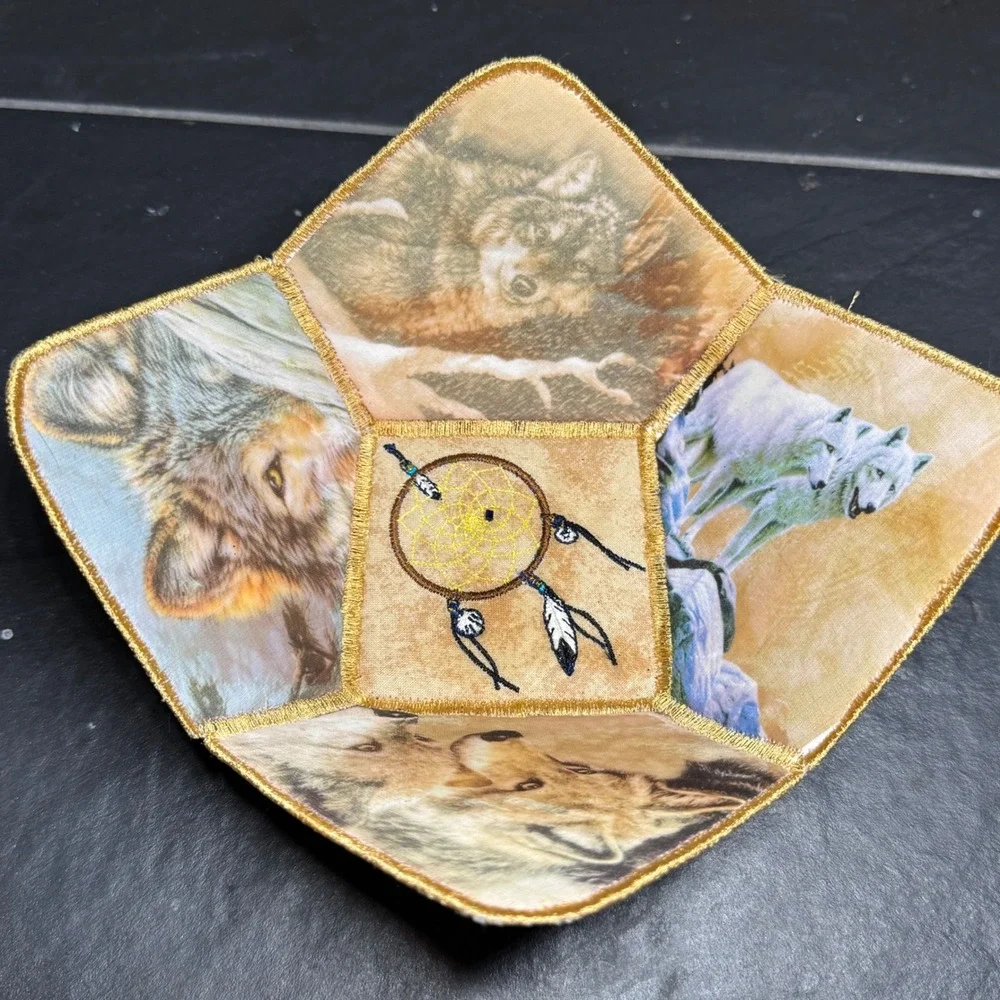 Vtg Native Southwest Fabric Trinket Bowl Wolves Eagles‎ Dreamcatcher Gold Indian